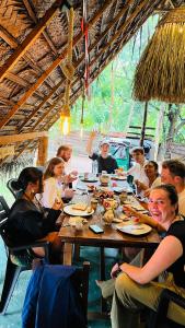 Mga guest na naka-stay sa Jungle Host Hostel And Tree House