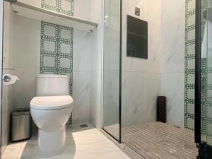 Lijiang MΛISON Hotel的一间浴室