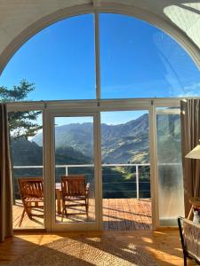 Nespecifikovaný výhled na hory nebo výhled na hory při pohledu z luxury tent