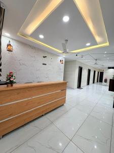 a large room with aasteryasteryasteryasteryasteryasteryasteryasteryasteryasteryastery at Hotel G-3 in Jalandhar