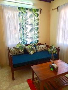 Khu vực ghế ngồi tại Tashma Lamu apartment