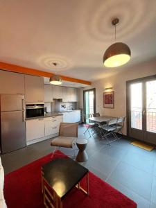 Kuchyňa alebo kuchynka v ubytovaní 4EGA41 Superbe F3 en duplex rénové - centre ville + 10 fotografií