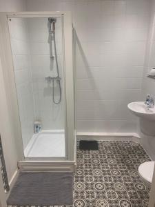 a bathroom with a shower and a sink at Spacious Central Penthouse Apartment With Parking in Manchester