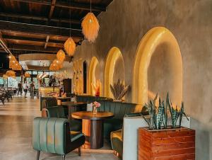a restaurant with green chairs and tables and chairs at Lavender Beach House in Draç