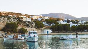 three boats are docked in a body of water at Maistrali in Irakleia