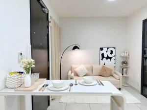 Postel nebo postele na pokoji v ubytování Almas suites Puteri Harbour Netflix Free snack + 6 fotografií