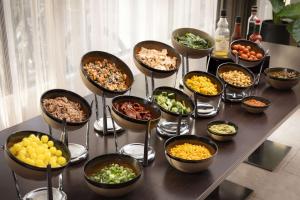 Eten bij of ergens in de buurt van het hotel


