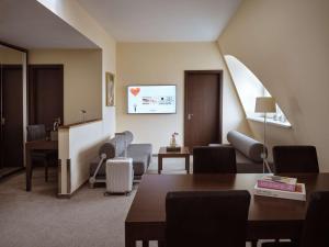Posezení v ubytování Metropolitan Hotel by Flemings