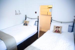 Postel nebo postele na pokoji v ubytování Great William's Cottage - Stratford upon Avon