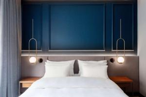 Radisson Collection Bilbao客房内的一张或多张床位