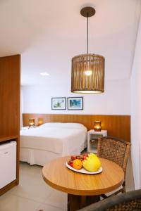 Cama ou camas em um quarto em Porto Suítes Natal Hotel