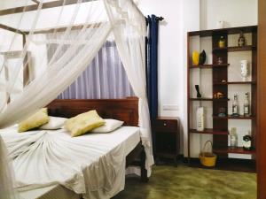 Postel nebo postele na pokoji v ubytování Sea Yo Villa - Hikkaduwa