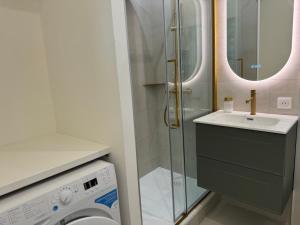 a bathroom with a sink and a washing machine at Studio du port - Porte marine in Antibes