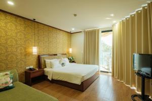 Ένα ή περισσότερα κρεβάτια σε δωμάτιο στο Sunset Westlake Hanoi Hotel