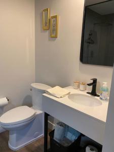 Fotografie z fotogalerie ubytování Trendy 1B 1BA Private Suite - Walkable to Old Town v destinaci Scottsdale