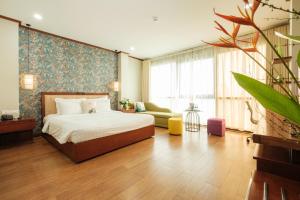 Ένα ή περισσότερα κρεβάτια σε δωμάτιο στο Sunset Westlake Hanoi Hotel