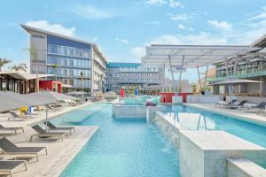 Bazén v ubytování Hyatt Centric Cairo West nebo v jeho okolí