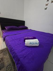 Ένα ή περισσότερα κρεβάτια σε δωμάτιο στο The Purple Home