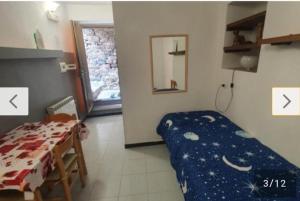 a room with a bed and a table and a window at Casa caterina in Corniglia