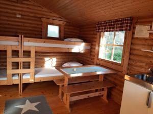 a log cabin with a bunk bed and a desk at Huhtaniemen Mökkikylä in Veteli +39 photos