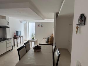 a kitchen and dining room with a table and chairs at Estudio in San Pedro