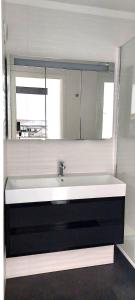 Phòng tắm tại Front de mer - Emplacement prisé - T2 moderne et climatisé - Tout à pied +11 ảnh