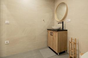 a bathroom with a sink and a mirror at ESC - Loft Valencia Cómodos y espaciosos estudios cercanos a estación Joaquín Sorolla in Valencia +90 photos