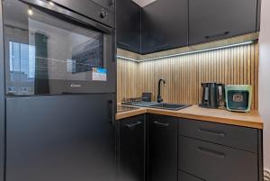 Kuchyňa alebo kuchynka v ubytovaní WrocApartments WestCenter - Legnicka Residence