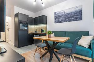 Kuchyňa alebo kuchynka v ubytovaní WrocApartments WestCenter - Legnicka Residence + 22 fotografií