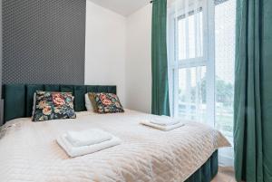 Posteľ alebo postele v izbe v ubytovaní WrocApartments WestCenter - Legnicka Residence