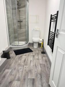 a bathroom with a shower and a toilet at Two Bedroom Flat by Brookland Stays Serviced Accommodation Short Lets Leeds with Free WiFi in Yeadon