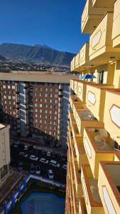 A general mountain view or a mountain view taken from Az apartmant