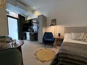 Postel nebo postele na pokoji v ubytování PALX Loft Valencia - Estudio contemporáneo cerca de las Artes y las Ciencias + 218 fotografií
