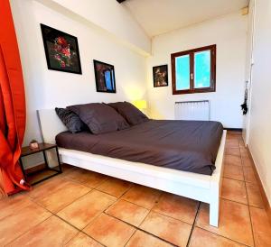 Postel nebo postele na pokoji v ubytování Maisonette Bezouce, Calme et accueillant