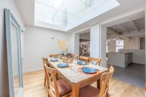 a dining room with a wooden table and chairs at Belle maison de pêcheurs Normande refaite par un architecte in Trouville-sur-Mer +10 photos