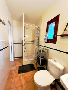 Koupelna v ubytování Maisonette Bezouce, Calme et accueillant