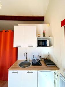 Kuchyň nebo kuchyňský kout v ubytování Maisonette Bezouce, Calme et accueillant