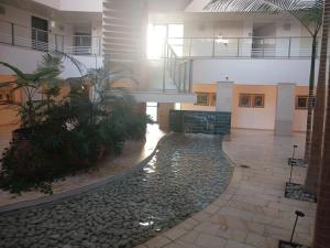 El edificio en el que está el apartahotel