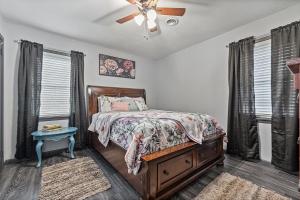 Postel nebo postele na pokoji v ubytování Valley View Acre + 8 fotografií