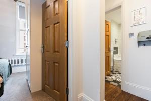 O baie la Stylish Sea View Abode in Worthing - Balcony +41 fotografii