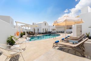 Bazén v ubytování La Bellezza Eco Boutique Hotel nebo v jeho okolí