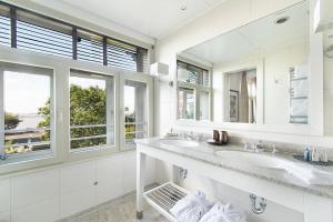 Koupelna v ubytování Remise am Süllberg - Das kleine, feine Hotel in Blankenese + 37 fotografií