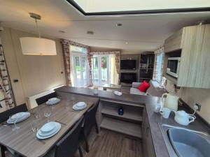 A kitchen or kitchenette at Swift Még 1 kép