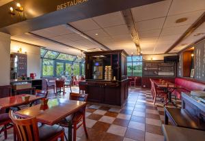Posezení v ubytování B&B HOTEL Blois Nord Vallée Maillard