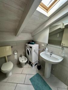 Koupelna v ubytování Apt Nettuno - Relax Privè - 3 Bedrooms - 2 Baths - AC - Parking - Wifi