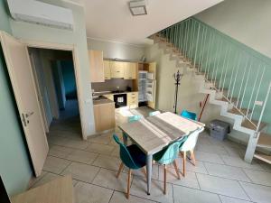 Kuchyň nebo kuchyňský kout v ubytování Apt Nettuno - Relax Privè - 3 Bedrooms - 2 Baths - AC - Parking - Wifi