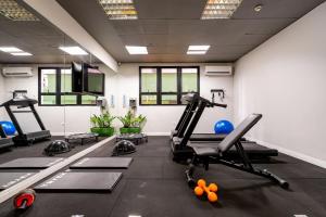 a gym with treadmills and exercise equipment in a room at Intercity São Paulo Berrini in São Paulo +40 photos