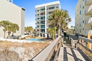Πισίνα στο ή κοντά στο Brand New! BeachFront, SPECTACULAR VIEWS, LRG BALCONY
