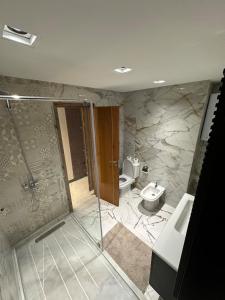 Koupelna v ubytování The Royal Suite Apartment in the heart of Tangier