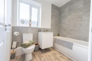 Koupelna v ubytování The Show Home - Grange Meadows 7 Adults 2 Kids